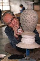 Living national treasure, ceramic artist Imaizumi dies